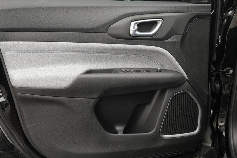 2025 Jeep Compass Latitude 4x4Image 16