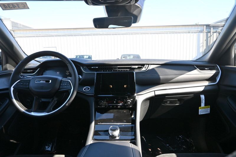 2025 Jeep Grand Cherokee L Altitude XImage 15