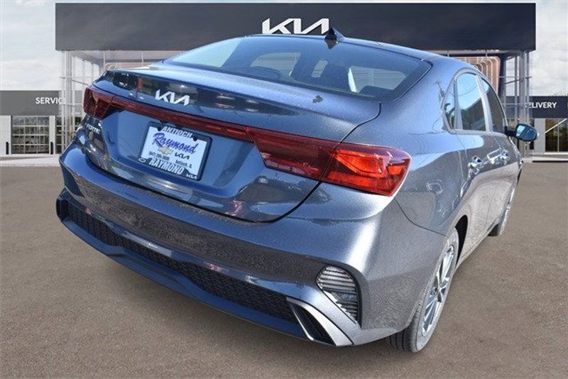 2024 Kia Forte LXSImage 3