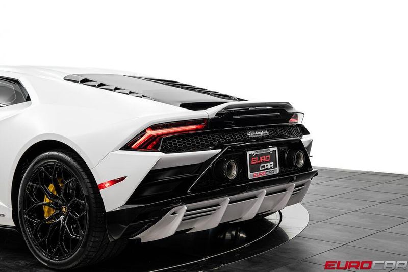 2022 Lamborghini Huracan EVO Image 16