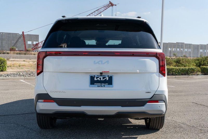 New 2026 Kia Carnival Hybrid EXImage 6