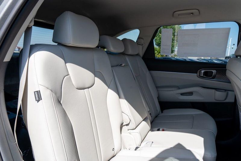 New 2026 Kia Sorento Hybrid EXImage 19