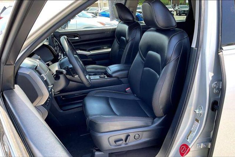 Used 2025 Nissan Pathfinder SLImage 24