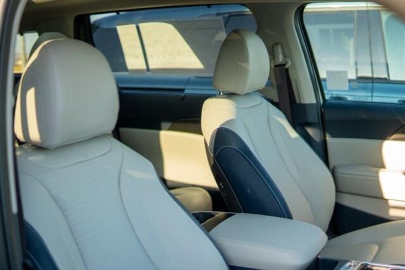 2026 Kia Carnival SXImage 9