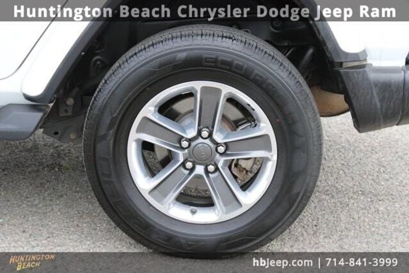 2022 Jeep Wrangler Unlimited SaharaImage 6