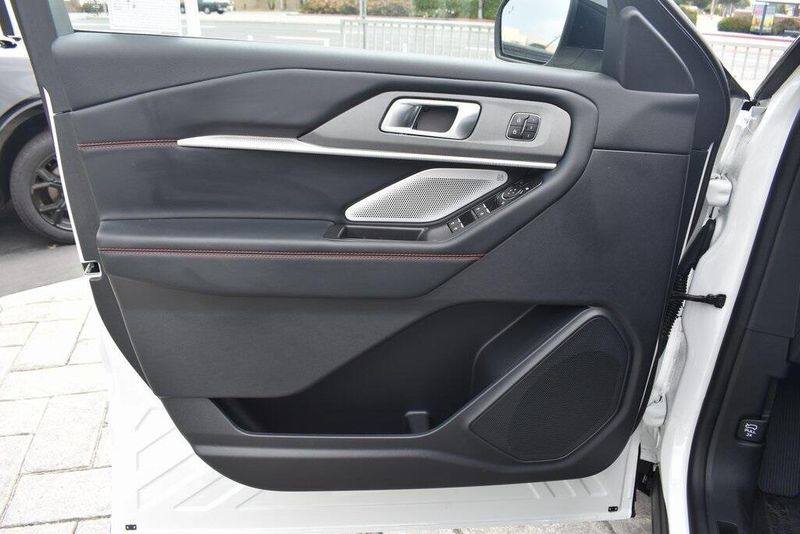 New 2025 Ford Explorer STImage 16