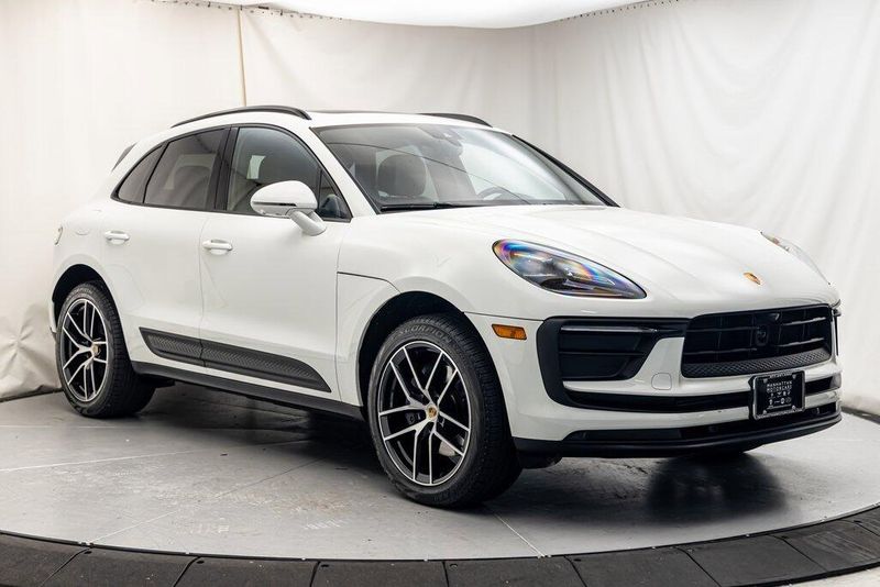 2024 Porsche Macan BaseImage 7