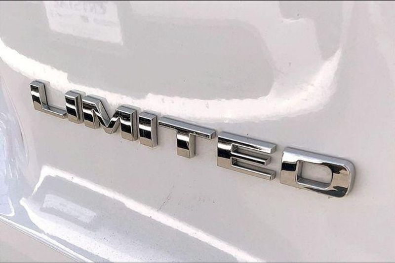 Used 2019 Jeep Cherokee LimitedImage 7