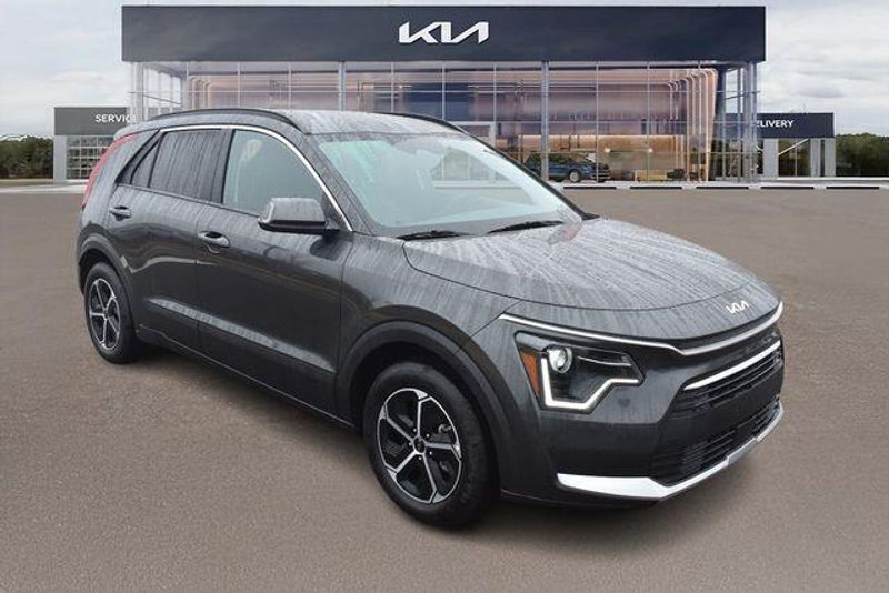 New 2025 Kia Niro EXImage 1