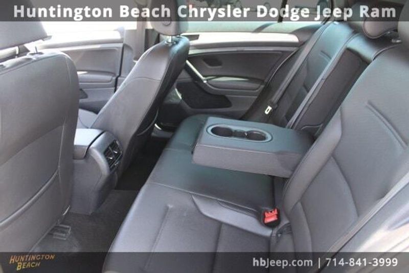 2016 Volkswagen e-Golf SEL PremiumImage 32