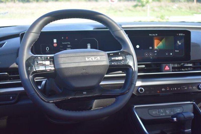 New 2027 Kia Carnival SXImage 23