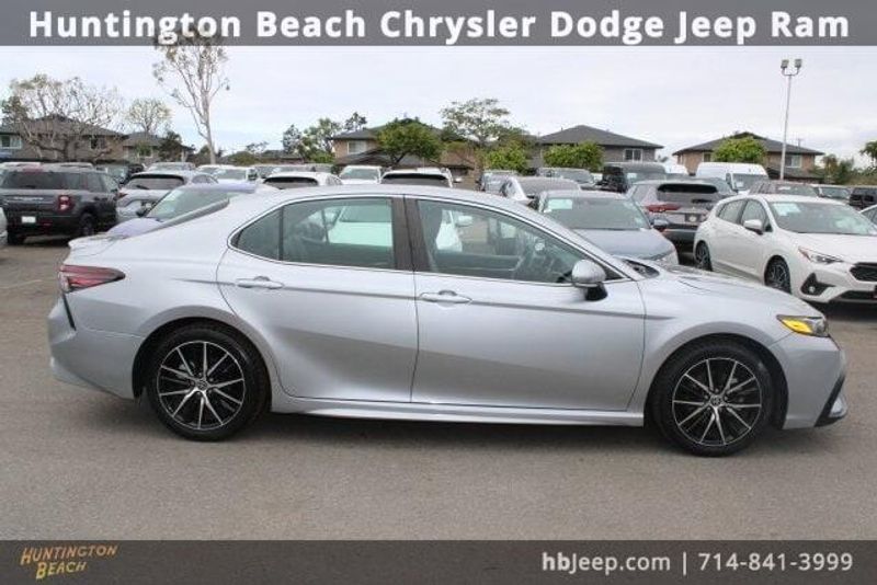 2023 Toyota Camry SEImage 3