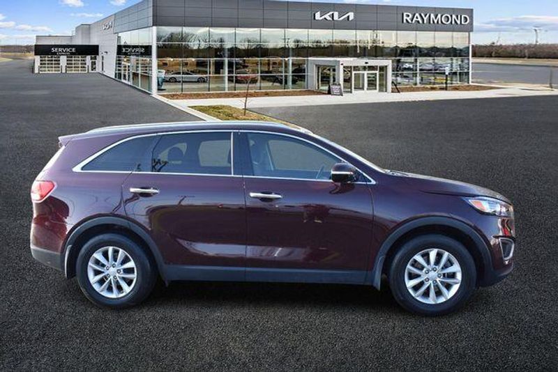 Used 2016 Kia Sorento LXImage 2