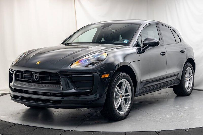 2025 Porsche Macan BaseImage 1