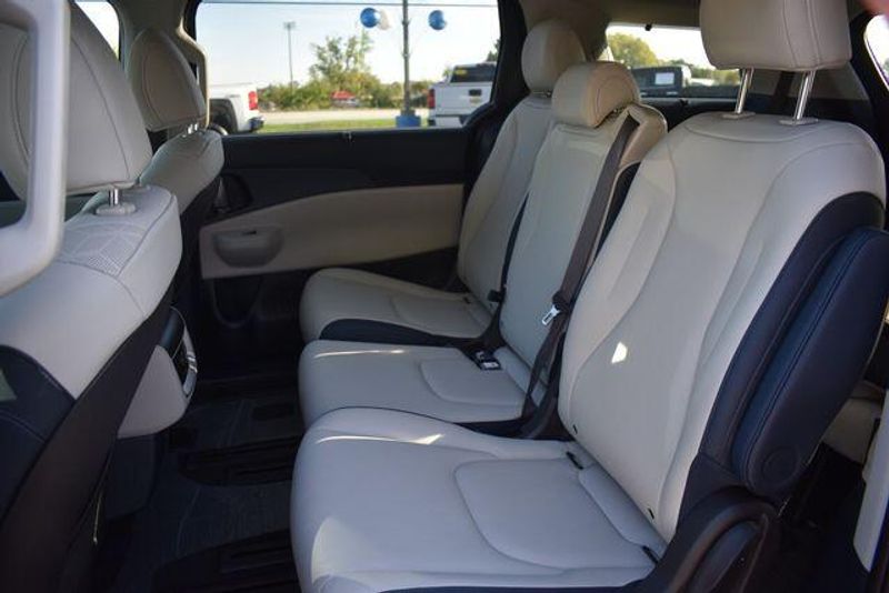 New 2026 Kia Carnival Hybrid EXImage 20