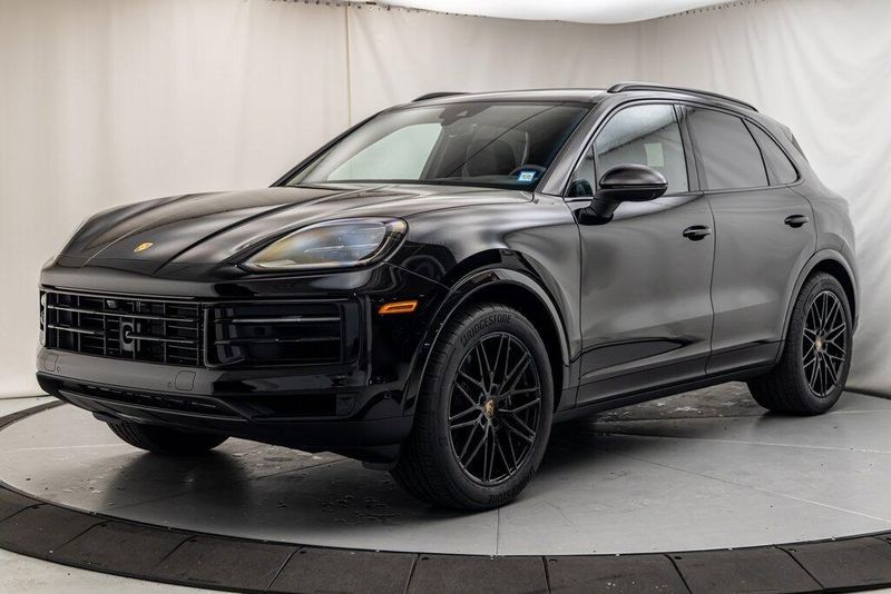 2024 Porsche Cayenne BaseImage 1