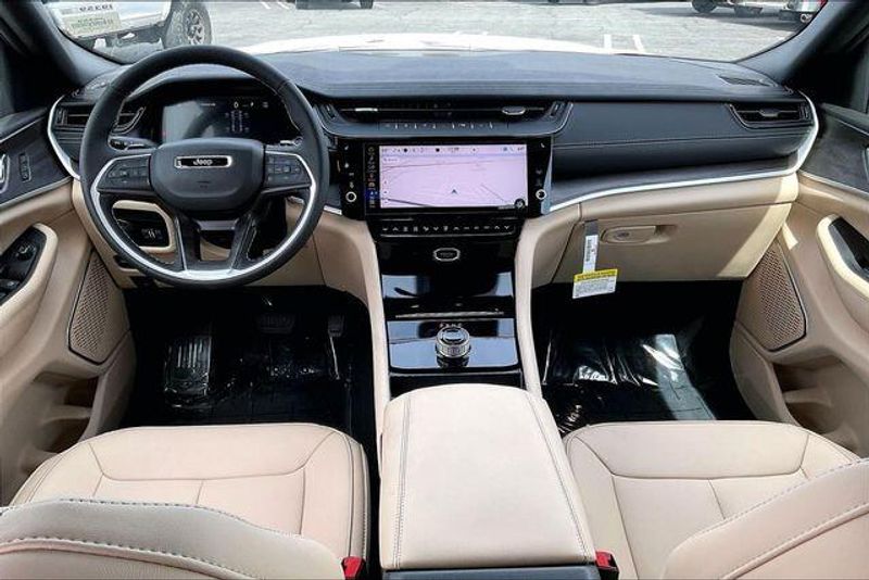 New 2026 Jeep Grand Cherokee Limited 4x2Image 4