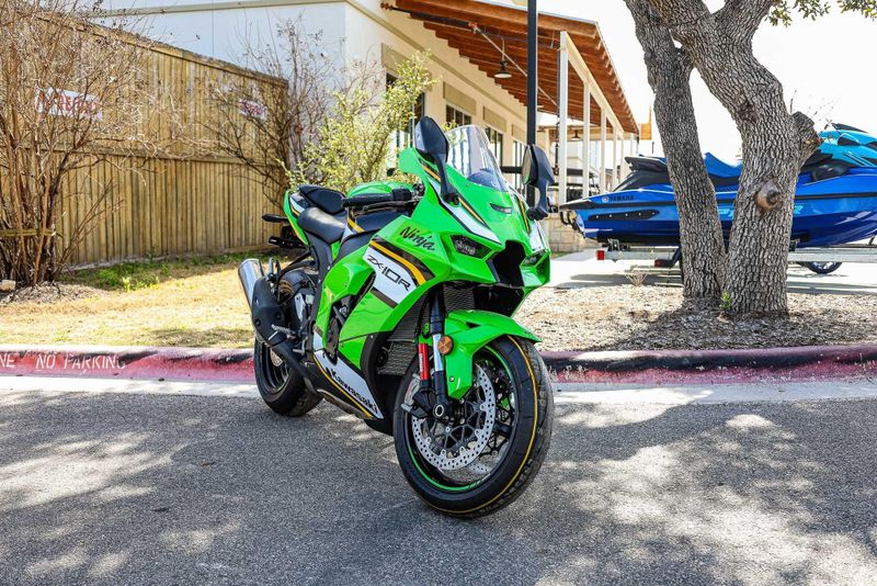 2025 KAWASAKI NINJA ZX10R KRT EDITION ABS LIME GREEN AND EBONY AND PEARL BLIZZARD WHITE 