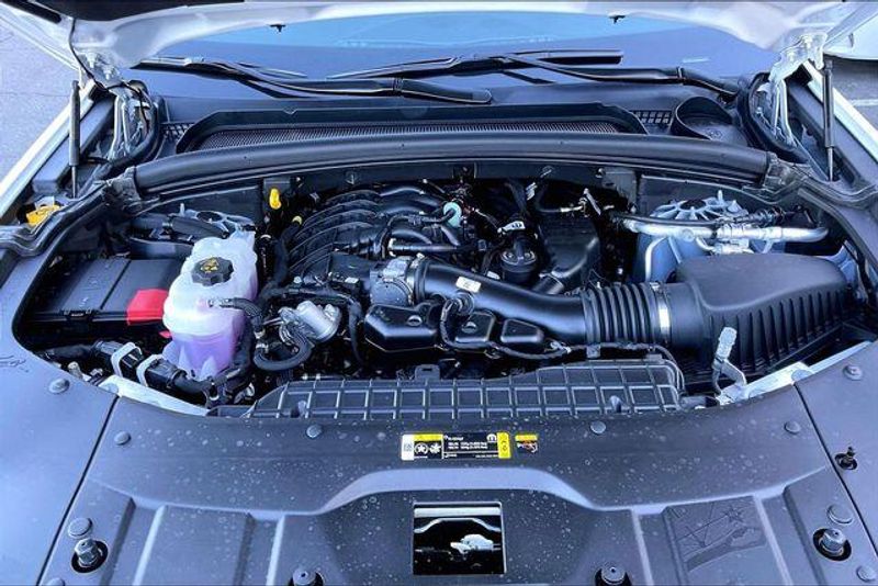 New 2025 Jeep Grand Cherokee L Altitude 4x2Image 9