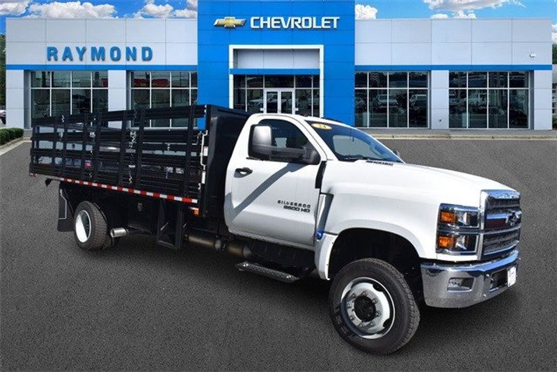 2024 Chevrolet Silverado 5500HD 1WTImage 1