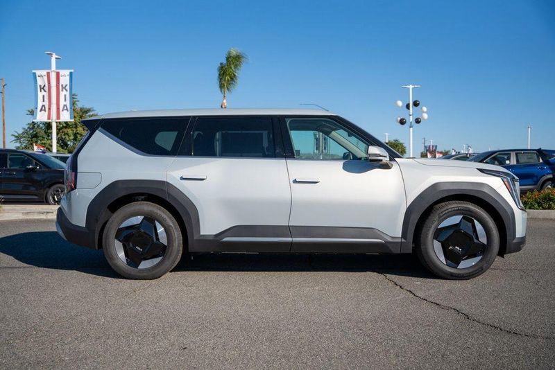 New 2026 Kia EV9 LightImage 8