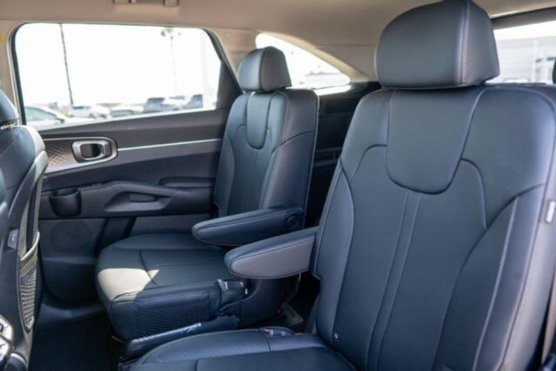 2025 Kia Sorento Hybrid EXImage 10