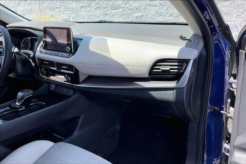 Used 2023 Nissan Rogue SVImage 16
