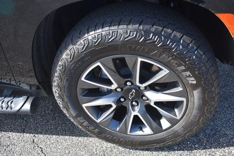 Used 2023 Chevrolet Suburban Z71Image 11