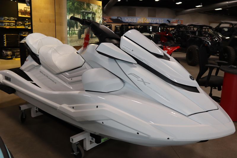 2025 YAMAHA FX CRUISER SVHO WITH AUDIO WHITE 