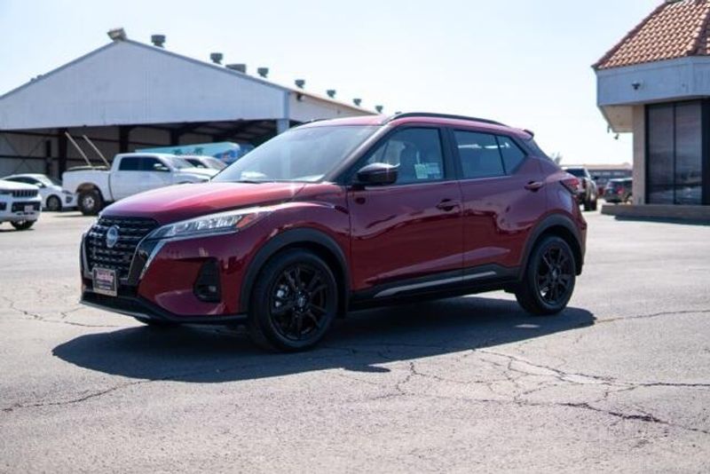 Used 2022 Nissan Kicks SRImage 3