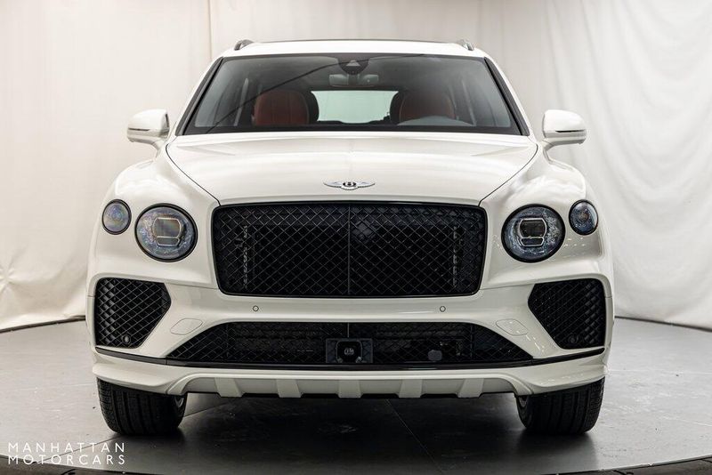 2024 Bentley Bentayga EWB V8Image 8