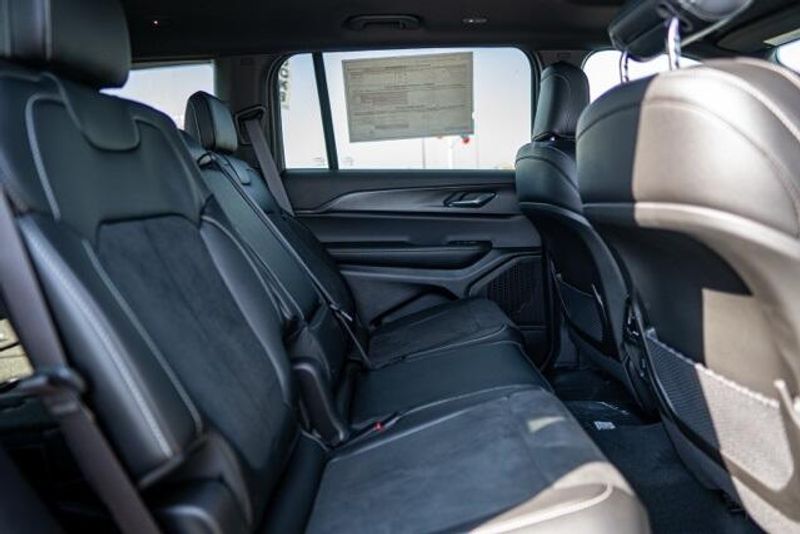 2025 Jeep Grand Cherokee L Altitude XImage 13