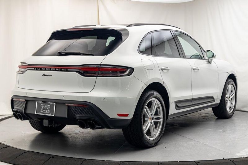 2024 Porsche Macan BaseImage 5