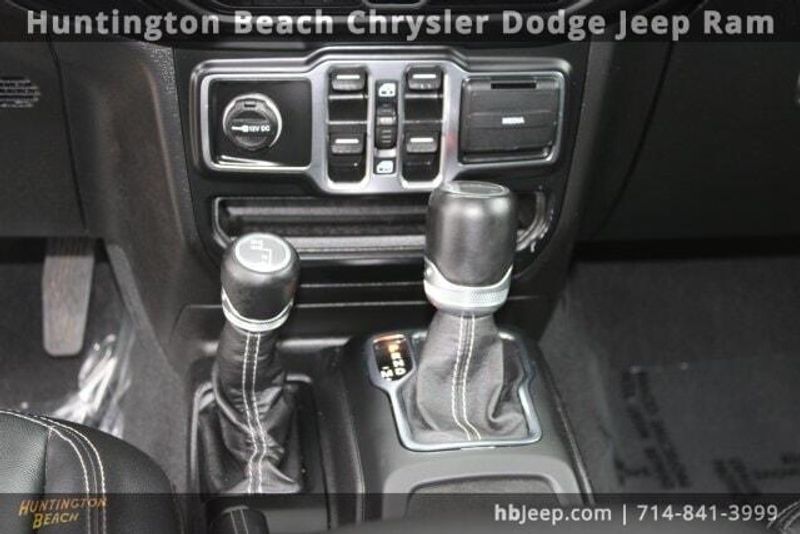 2021 Jeep Gladiator OverlandImage 21
