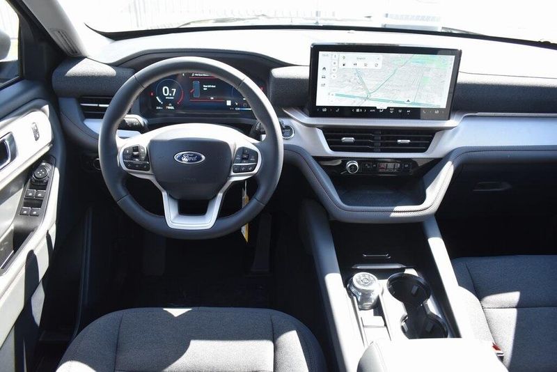 New 2025 Ford Explorer ActiveImage 13