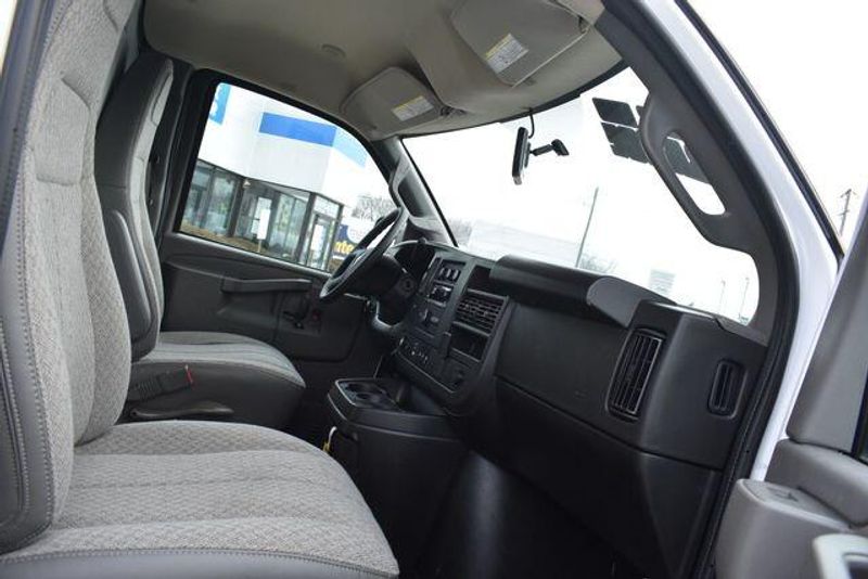 New 2025 Chevrolet Express 3500 Work VanImage 13