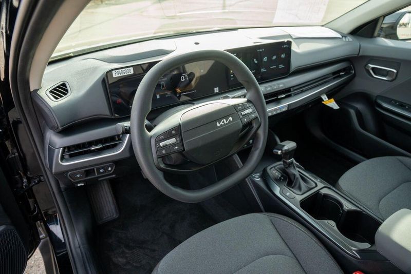 Used 2025 Kia K4 LXImage 10