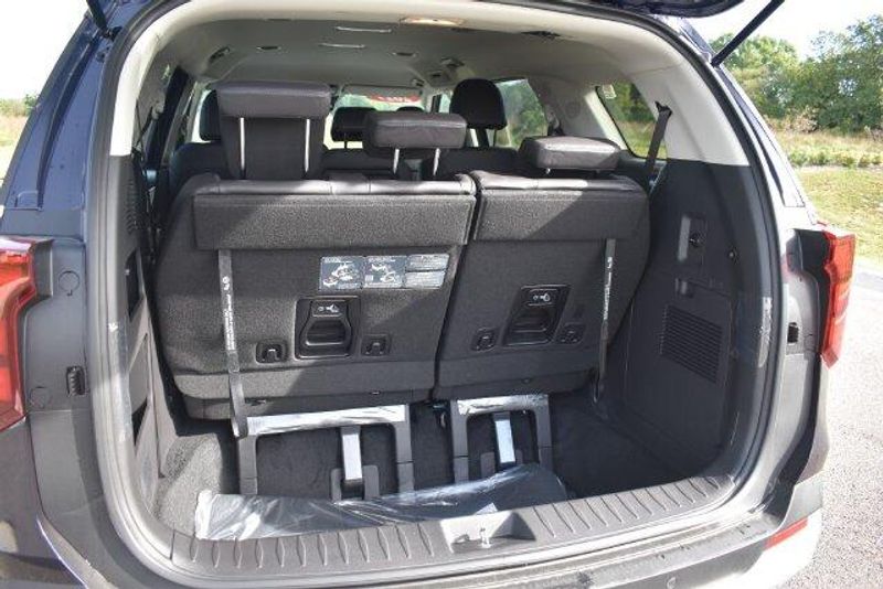 New 2027 Kia Carnival LXSImage 17