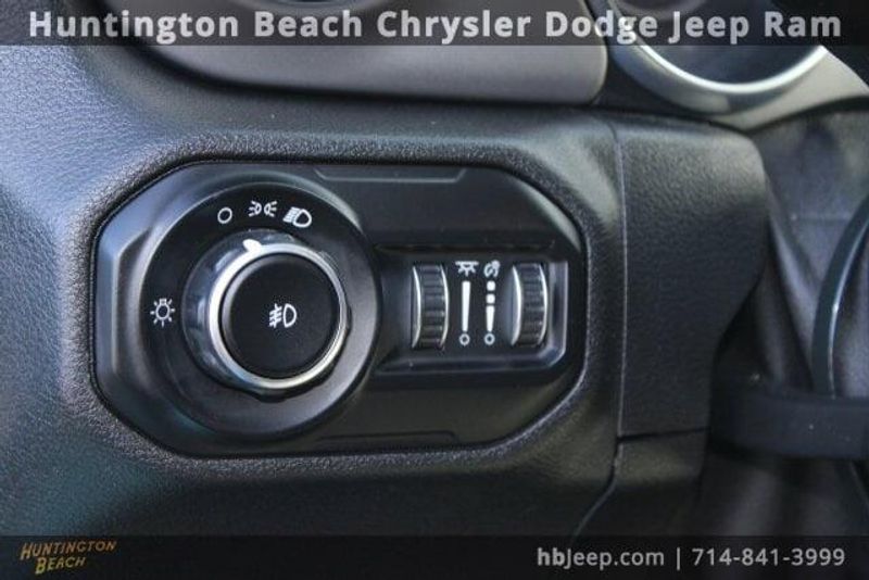 2021 Jeep Wrangler Unlimited WillysImage 15