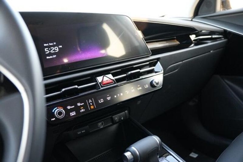 New 2025 Kia Niro EX TouringImage 18