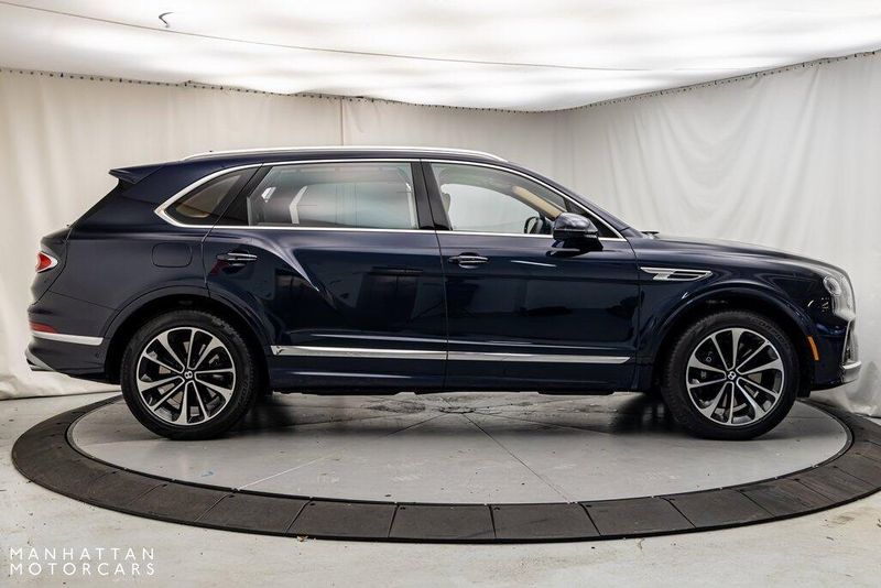 2023 Bentley Bentayga EWB Image 5