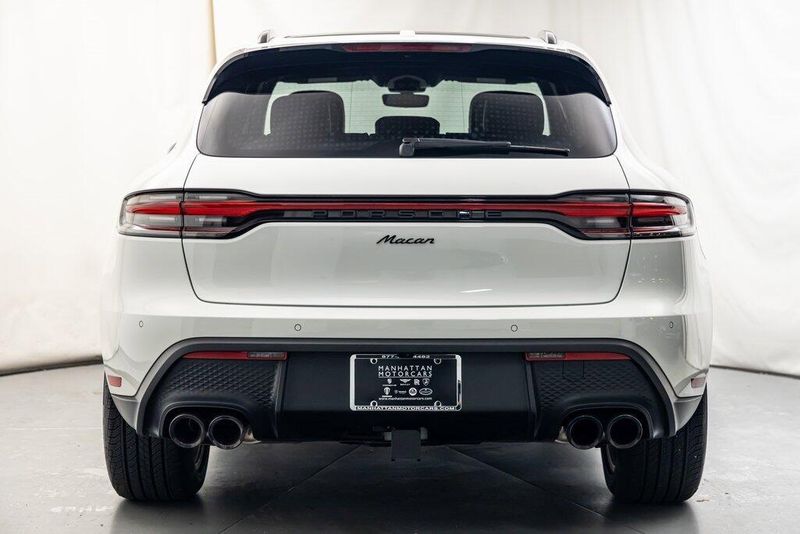 2024 Porsche Macan BaseImage 4