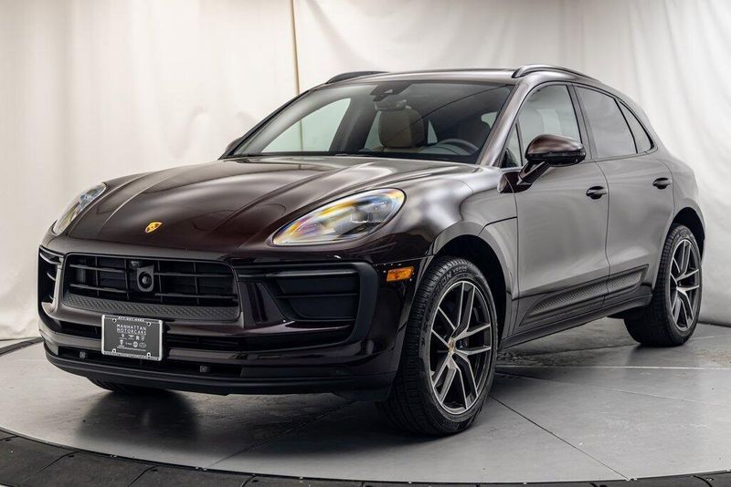 2024 Porsche Macan BaseImage 1