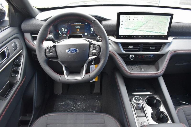 2025 Ford Explorer ST-LineImage 13