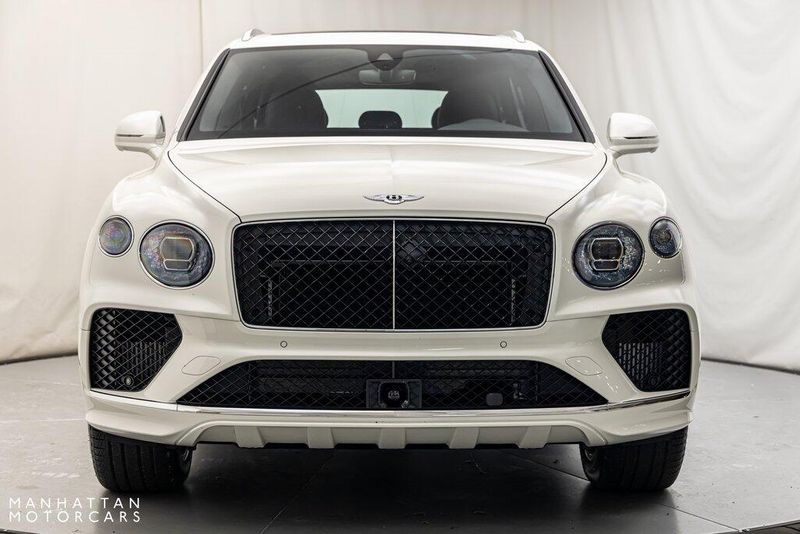 2024 Bentley Bentayga Image 8