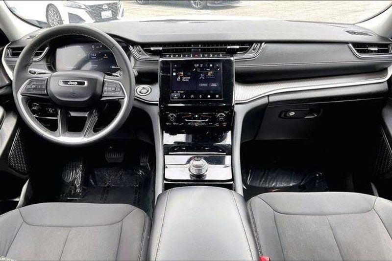 Used 2023 Jeep Grand Cherokee LaredoImage 15