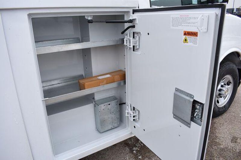 New 2025 Chevrolet Express 3500 Work VanImage 14