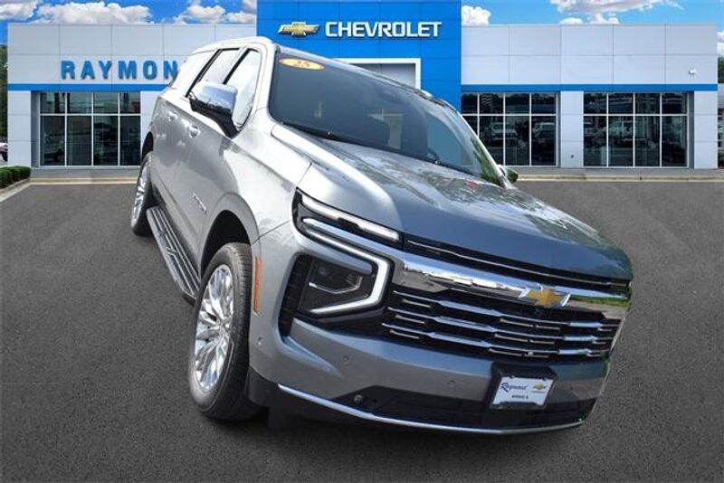 New 2025 Chevrolet Suburban PremierImage 9