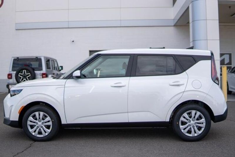 New 2025 Kia Soul LXImage 4