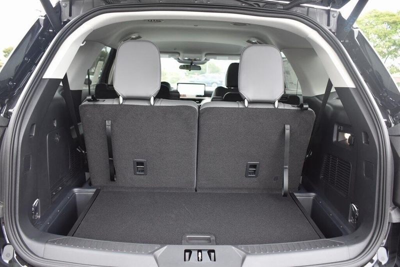 New 2025 Ford Explorer ActiveImage 6